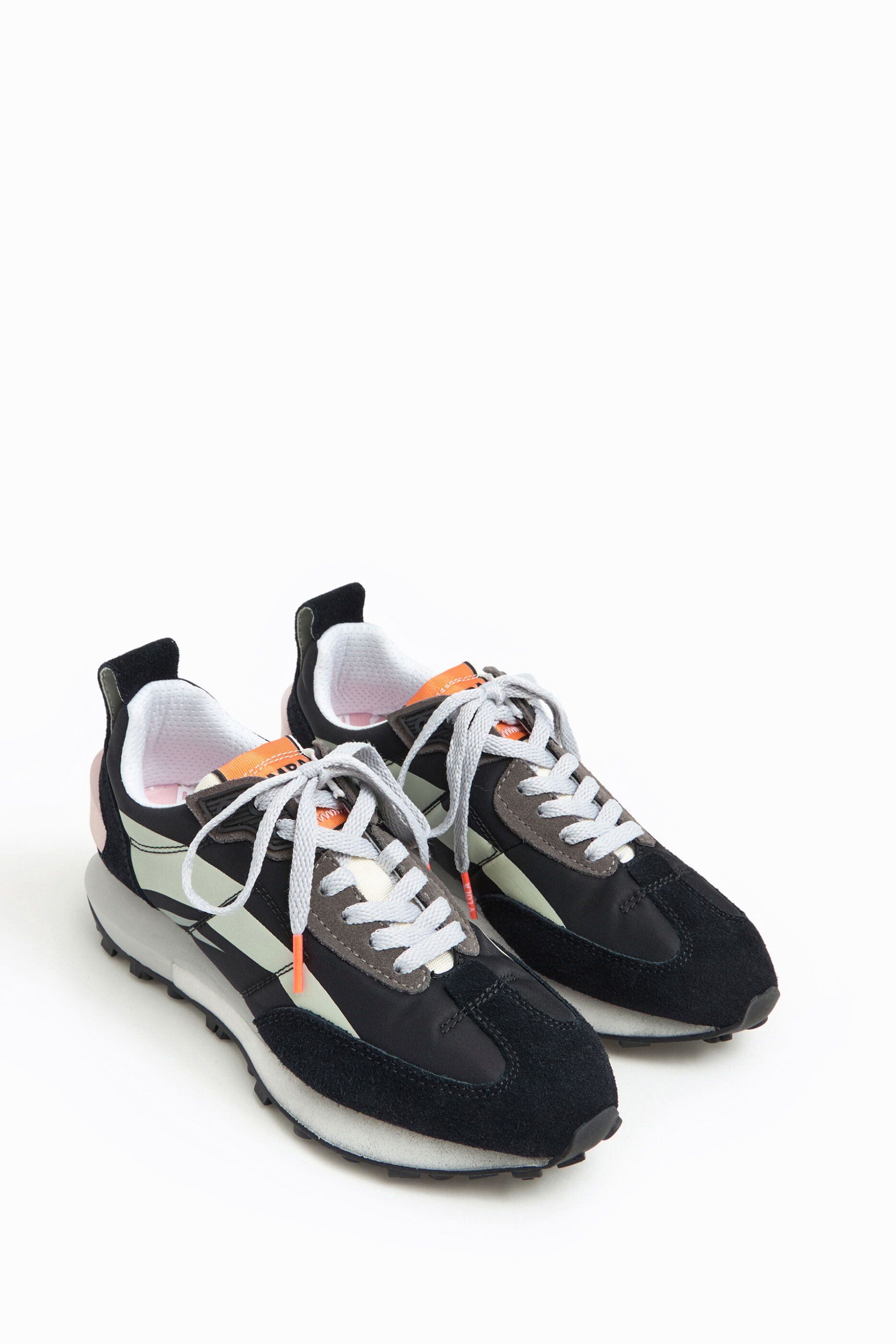 Black jogger sneaker