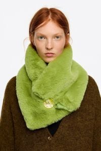 Kiwi fur collar