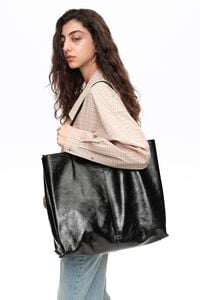 Shiny black leather maxi shopper bag