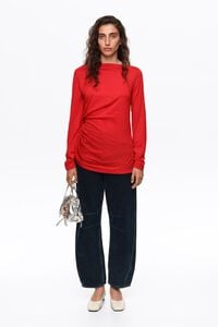 Red wool T-shirt with knot