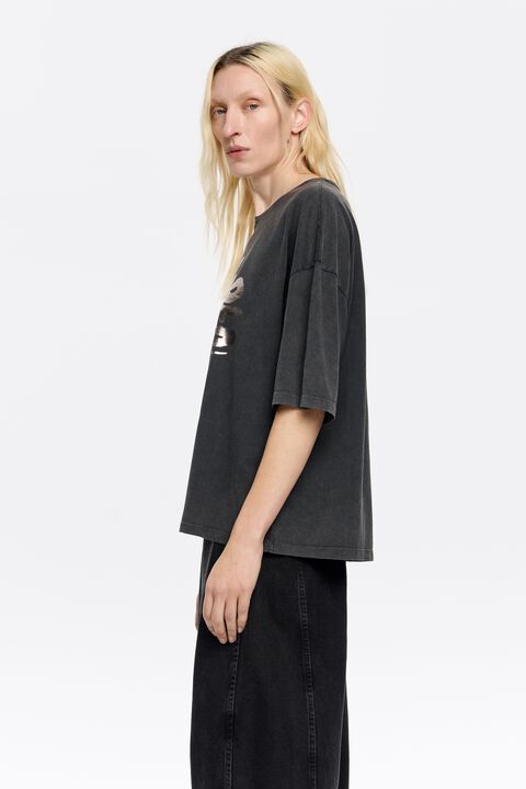 Black logo t-shirt Black logo t-shirt