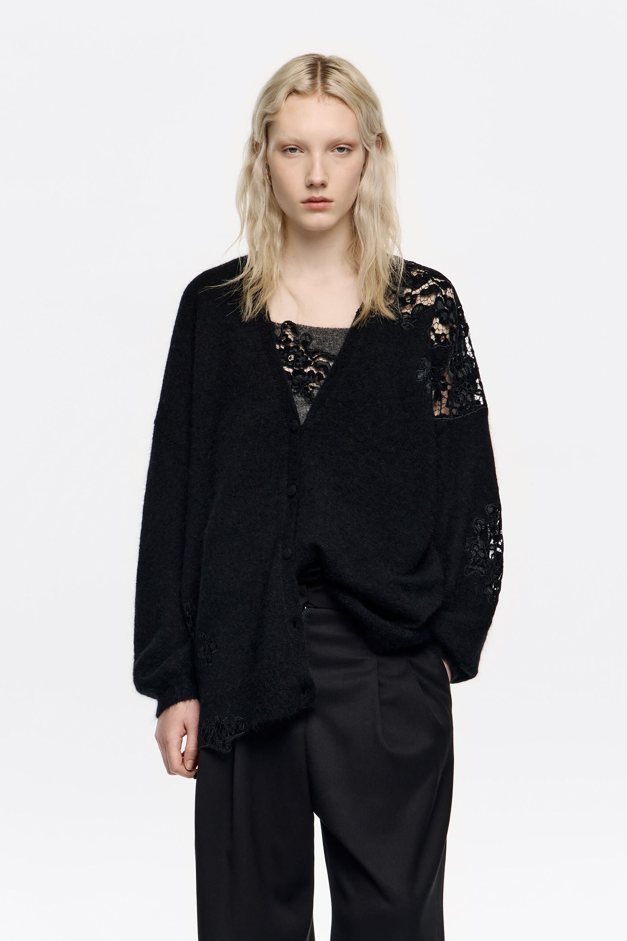 gypsohila Blossom Cardigan 黒 gypsohila Blossom Cardigan 黒 Black butterfly-embellished