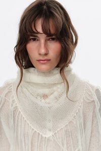 Knit triangle with fringing