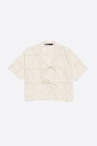 Camisa con lazos y bordados crema