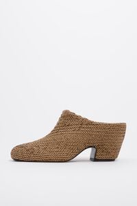 Sand plaited clog