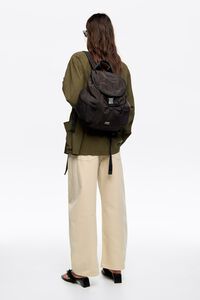 Mochila grande nylon carb&oacute;n