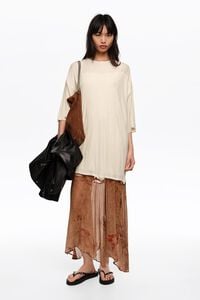 Tweekleurige jurk voor onder water met knoopjes aan de zoom.