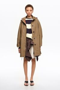 Gabardina l&iacute;nea A engomada camel oscuro