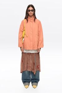 Gabardina fluida corta cuello subido naranja