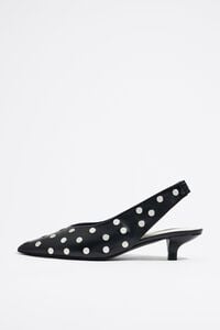 Zapato sal&oacute;n tachas piel negro