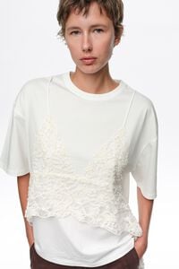Camiseta top encaje superpuesto blanco