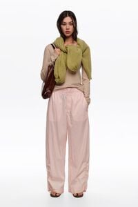 Pantal&oacute;n fruncido jogger rosa claro