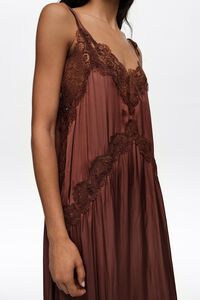 Vestido fluido encaje marr&oacute;n