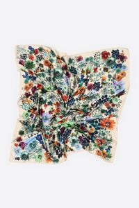 Pa&ntilde;uelo flores acuarela ivory