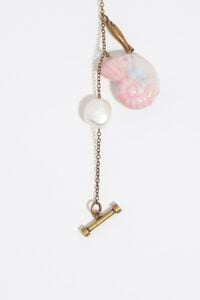 Pulsera perlas, caracolas y peces dorado envejecido