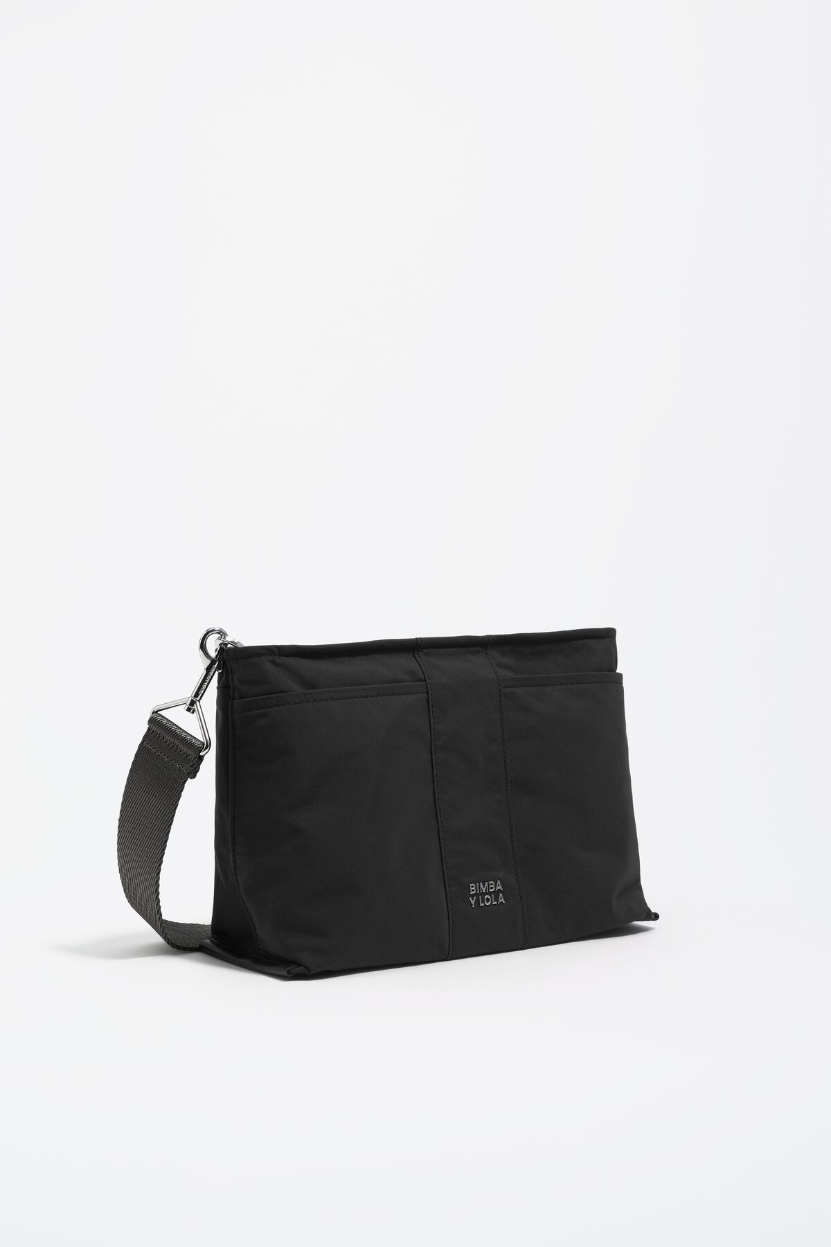 Bolso Trapecio mediano nylon negro