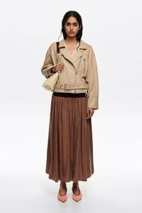 Falda con vuelo cupro marr&oacute;n lavado