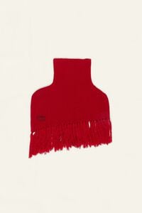 Red fringed knit collar