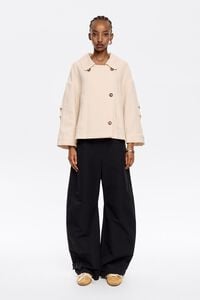 Cazadora línea A vainilla