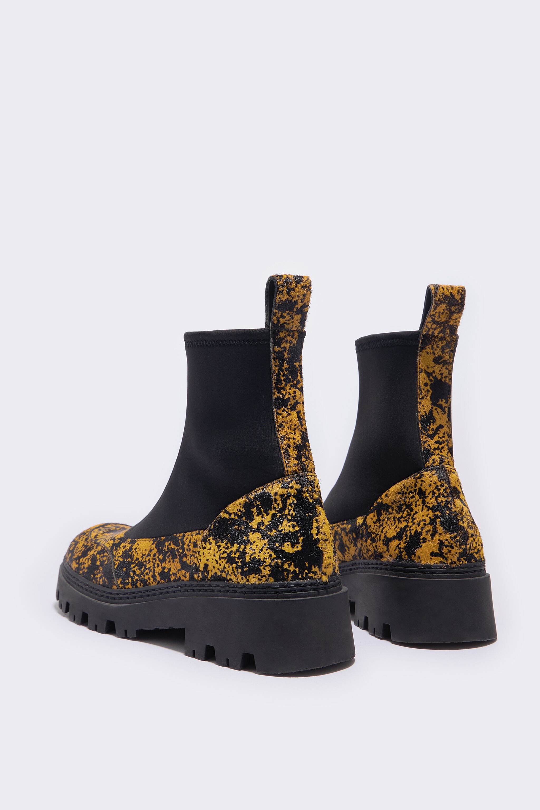 Orange fur leather boot