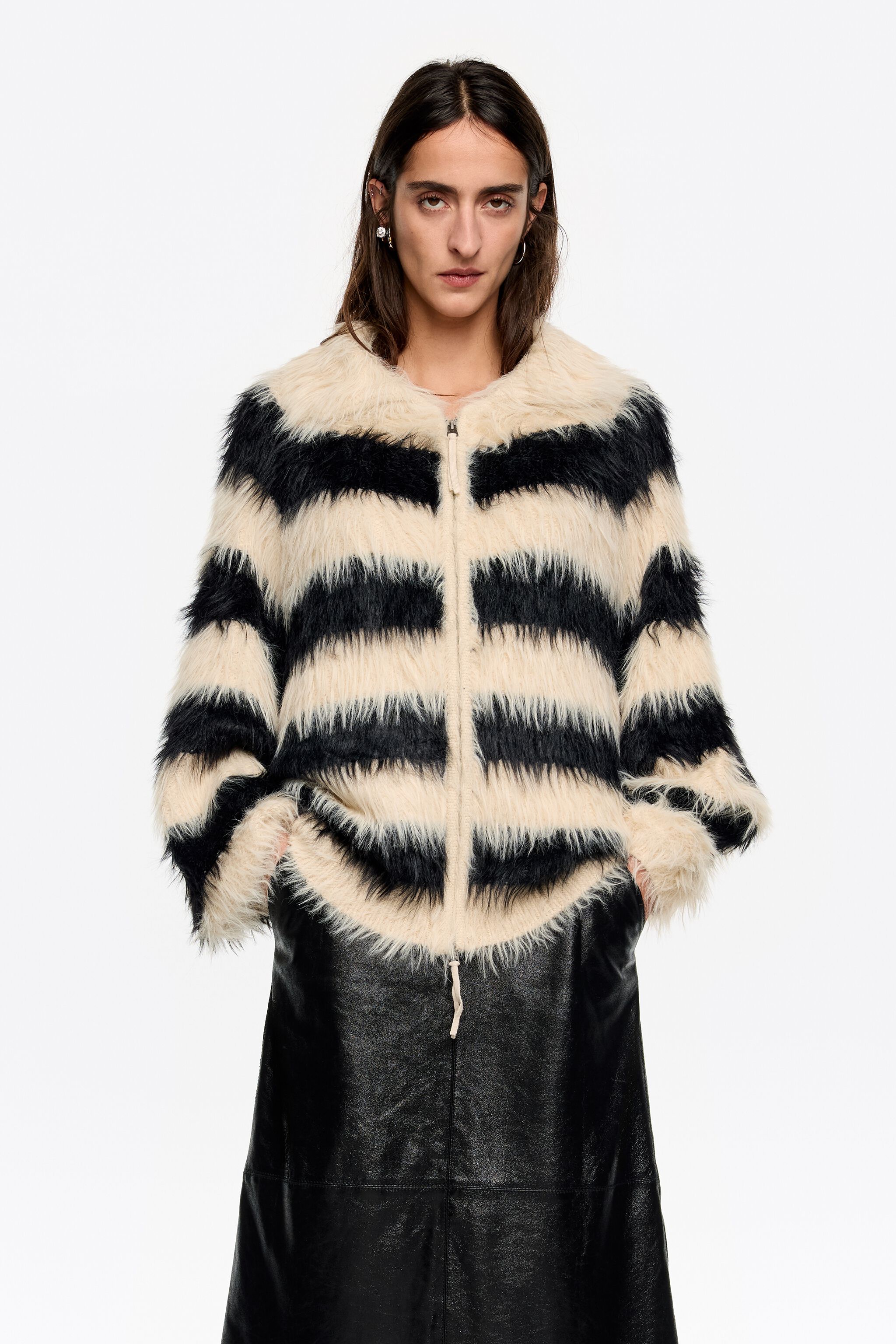 CARLA Fluffy cami ブラック　カーラ　フラッフィー CARLA Fluffy cami ブラック カーラ フラッフィー