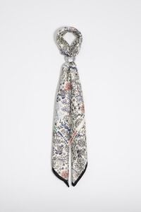 Charm per a bossa amb mocador de vegetaci&oacute; i marc amb logotips