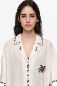 Vestido camisero palmera lino marr&oacute;n