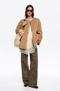 Chaquetón reversible pelo escote caja camel