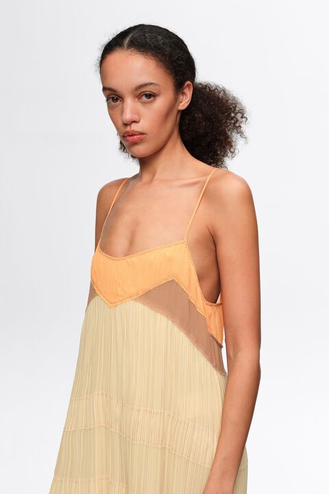 open lace back dress Vince Camuto Chiffon Pleated Sleeve Float Dress, Mango, 4 : Amazon.ca:  Clothing, Shoes & Accessories