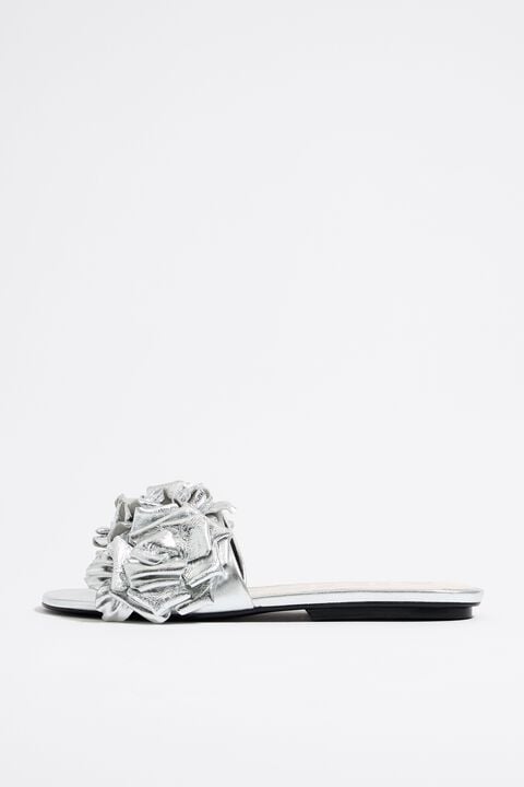 Flache Sandalen mit Diamanten