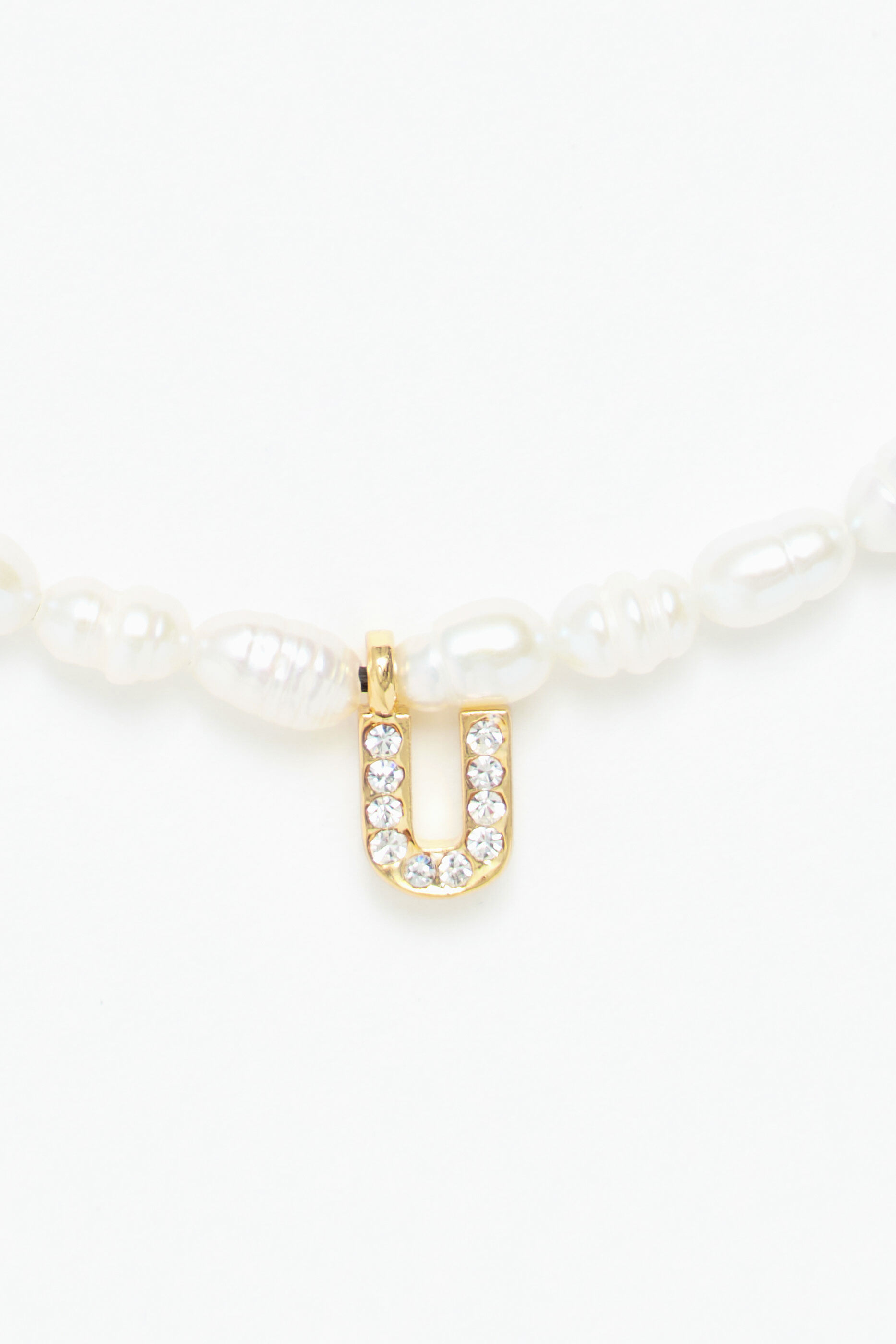 Letter U pearl necklace