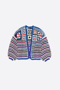 C&aacute;rdigan crochet globo multicolor azul