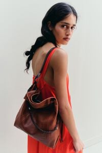 Bolso Paper mediano piel tostado oscuro