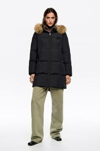 Casaco acolchoado penugem reto capuz pelo preto