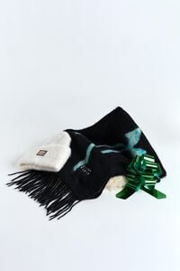 Bufanda lazo y rosa negra