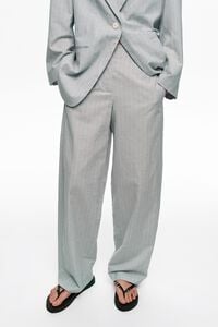 Pantal&oacute;n pinzas rayas azul claro