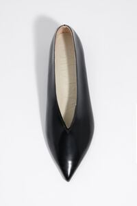Black leather mid-heel court shoe