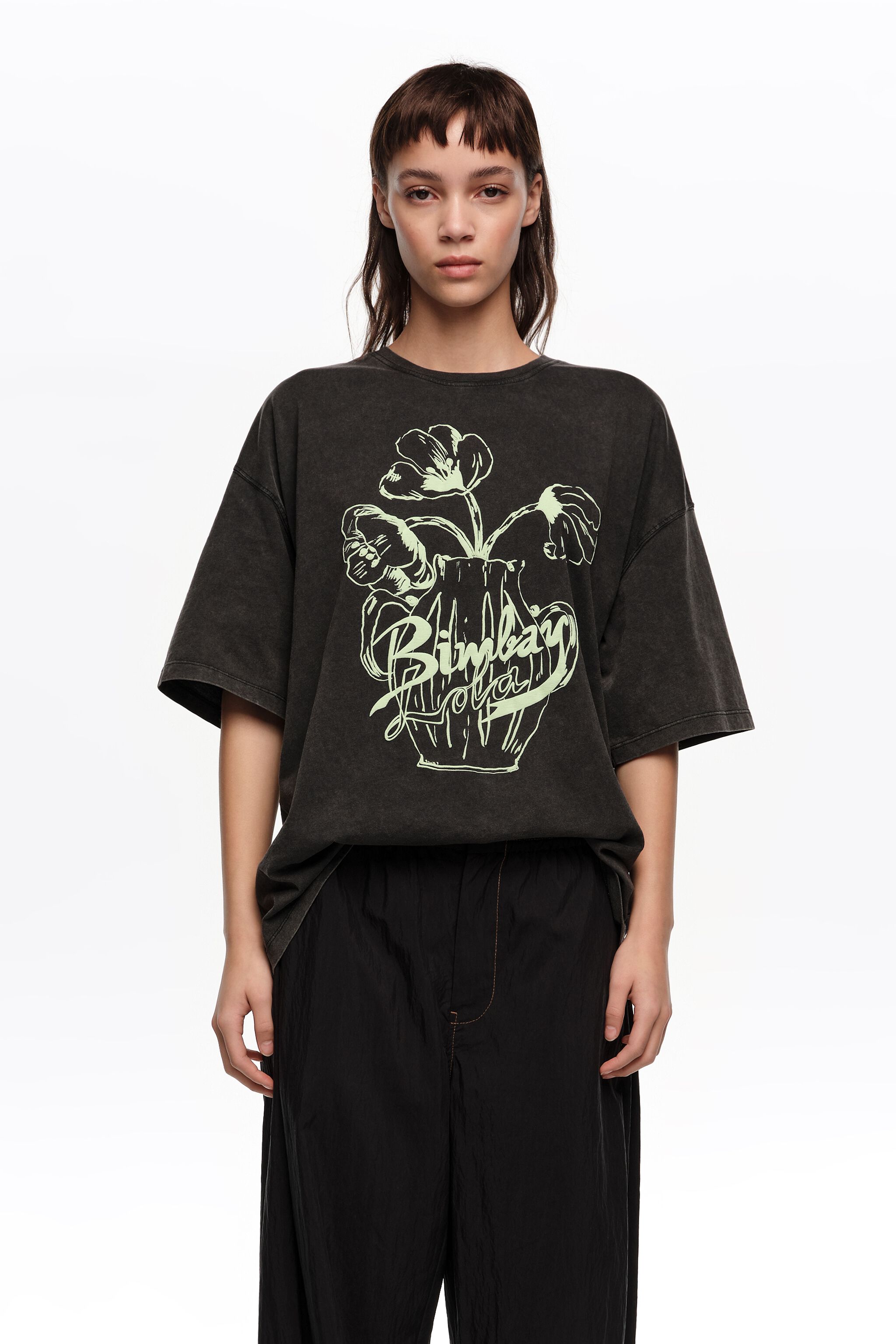 T-shirt logo reliëf bloemen verwassen zwart