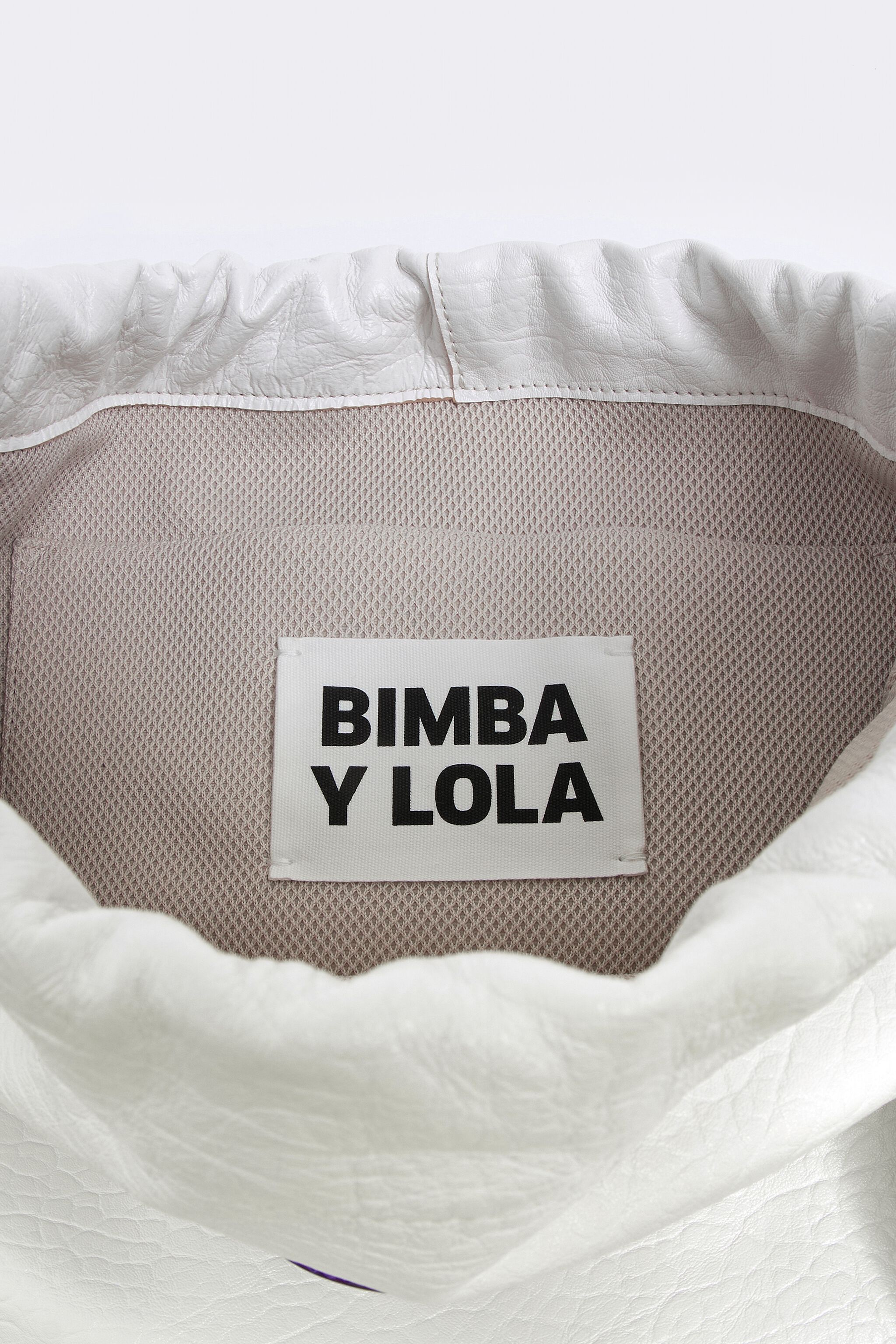 L white Logo-Chimo bucket bag