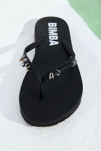Chancla flip flop negra piercings