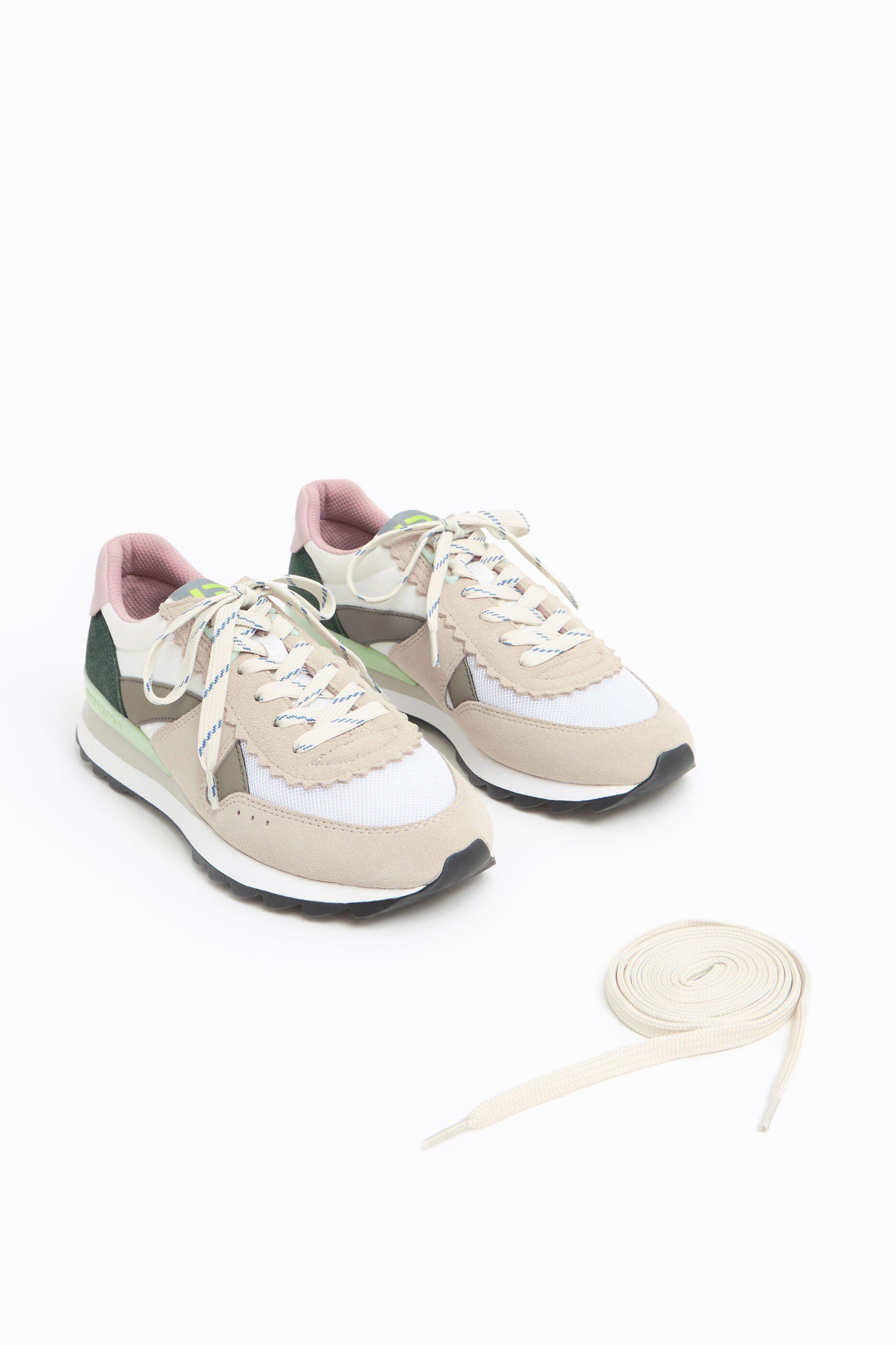 Sand technical sneaker