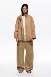 Short, camel fluid high neck trench