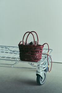 Bolso mini trenzado pel cereixa escuro