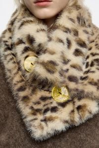 Beige fur collar