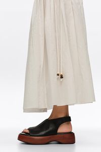 Sandalia cerrada plataforma piel negra