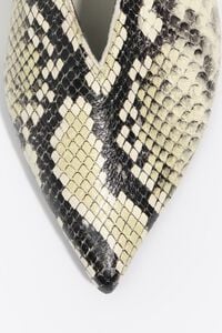 Sal&oacute;n tac&oacute;n bajo piel serpiente