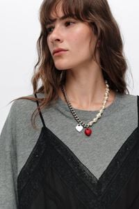 Chain necklace with pearls and red crystals heart
