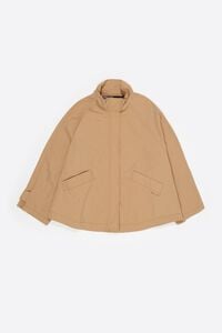 Short, camel fluid high neck trench