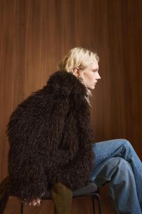 Abrigo oversize pelo marrón oscuro