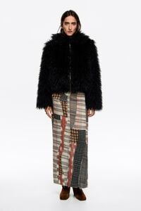 Płaszcz kr&oacute;tki sztuczne futerko czarny